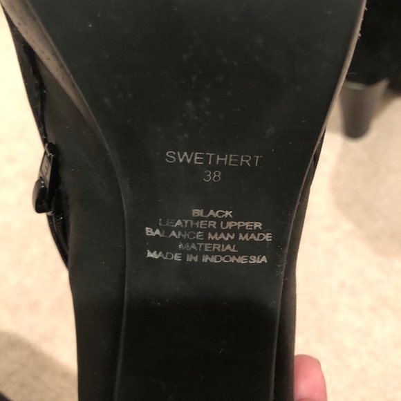 Barely worn Steve Madden black booties high heel - Picture 6 of 6